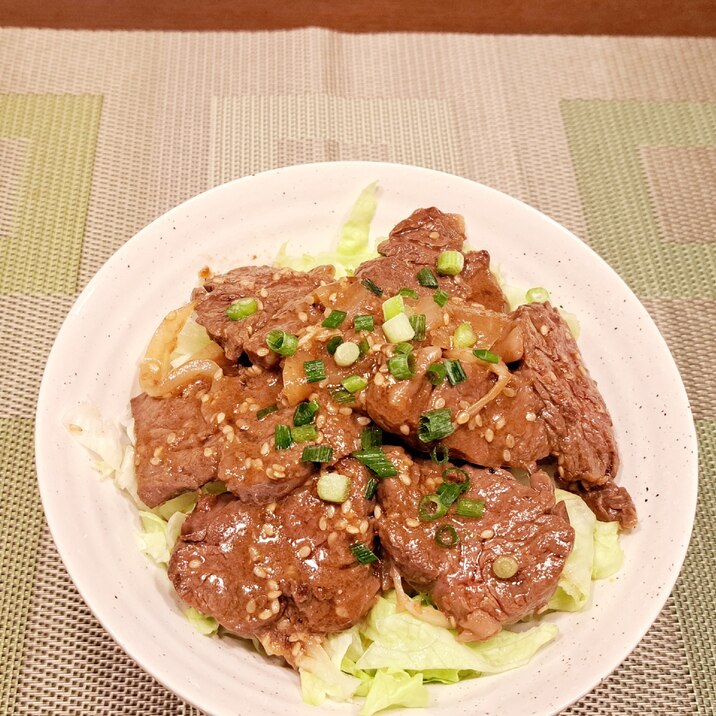 レタスたっぷり!サガリで焼肉丼